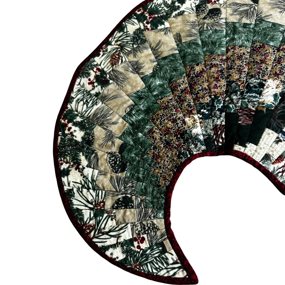 Handmade Quilted Spicy Spiral Table Runner Christmas Winter Pinecone Green Red‎